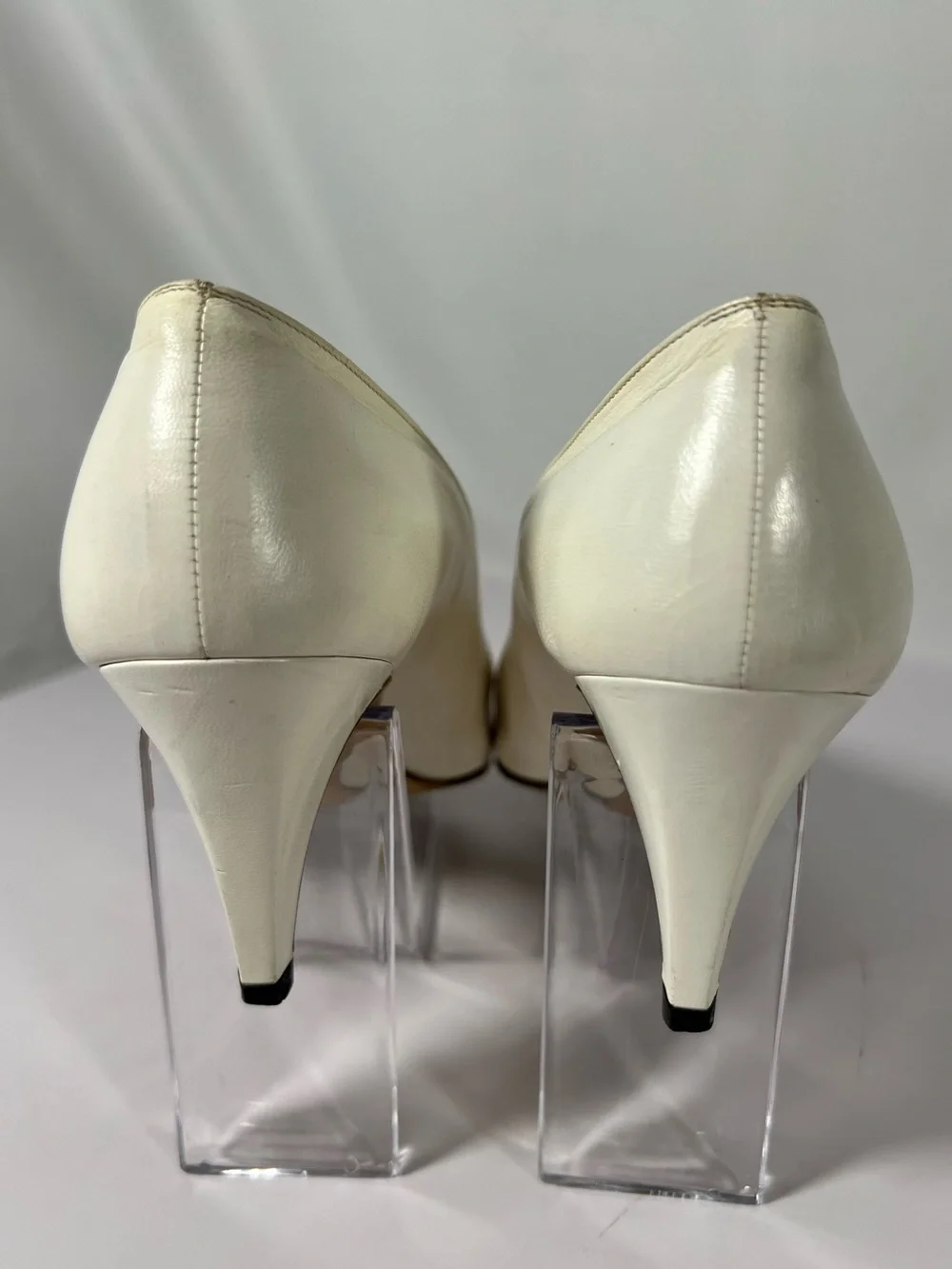 7248: Chanel Vintage Two Tone Leather Pumps Ivory Taupe 35.5